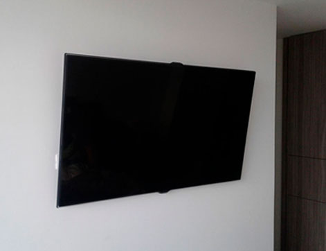 Instalacion de televisor Lg con soporte fijo inclinable
